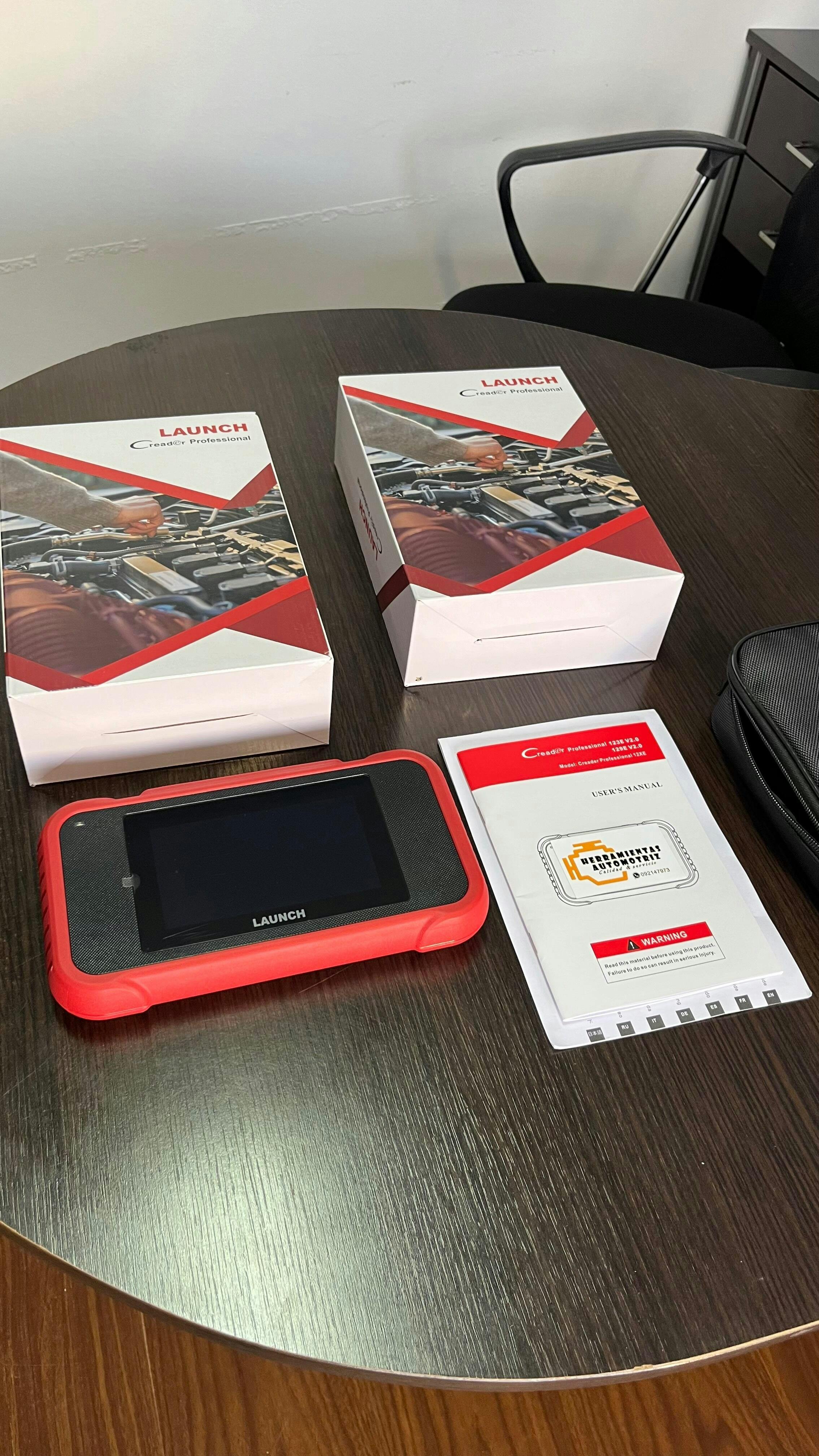 Cliente con Escaner Automotriz Launch Creader Crp129e Original 2025