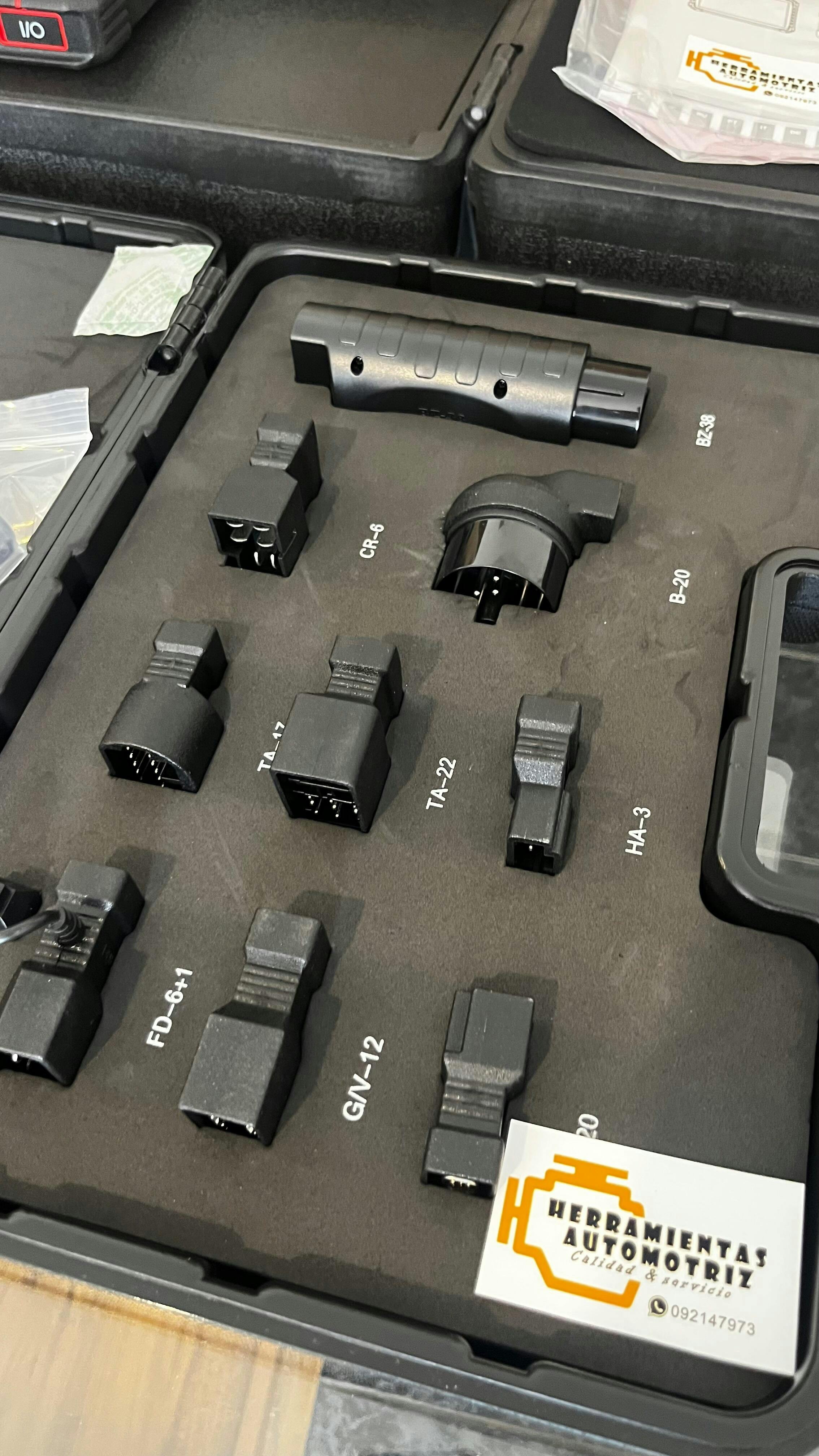 Cliente con Scanner Launch X431 Pro3s Lanzamiento 2025 Sistema Completo