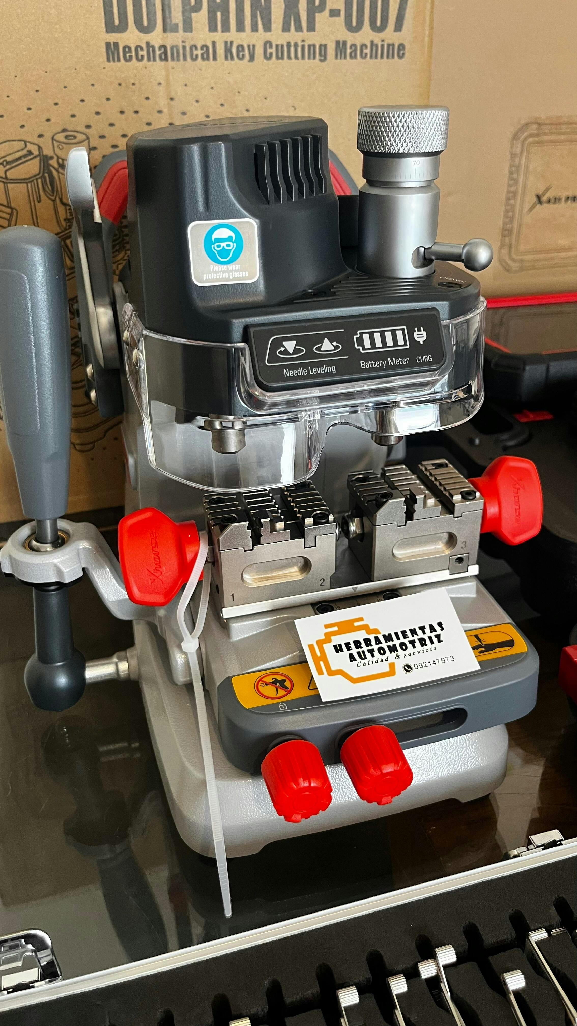 Cliente con Xhorse Dolphin Xp007 Máquina De Corte Manual De Llaves
